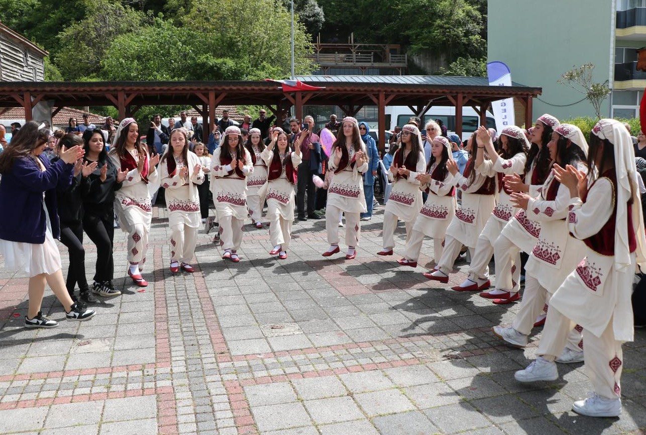 Ayancık'ta Anneler Günü ve Hıdırellez Coşkusu