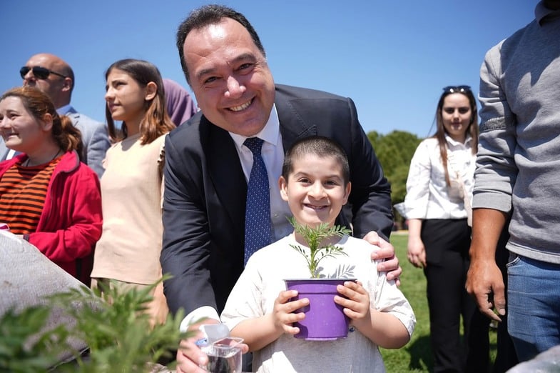 Ferdi Zeyrek'in Yerine Gelen Besim Dutlulu: Kimdir ve Arka Planı?
