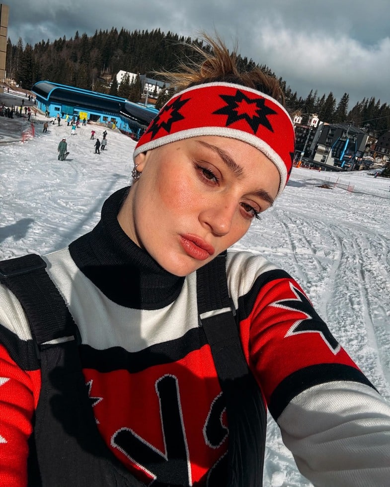 Gizem Karaca'nın Hayatı ve Kariyeri