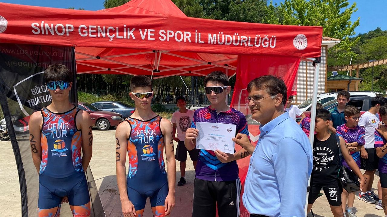 Sinop’ta Duatlon Yarışmasının Birincileri Ödüllerini Aldı