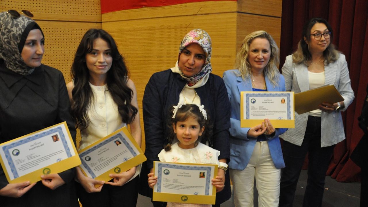 Sinop’ta Mesleğinde Öne Çıkan Öğretmenlere Özel Ödüller Verildi
