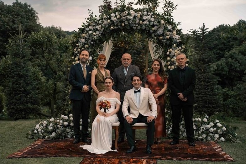 Veliaht Dizi Konusu ve Oyuncuları