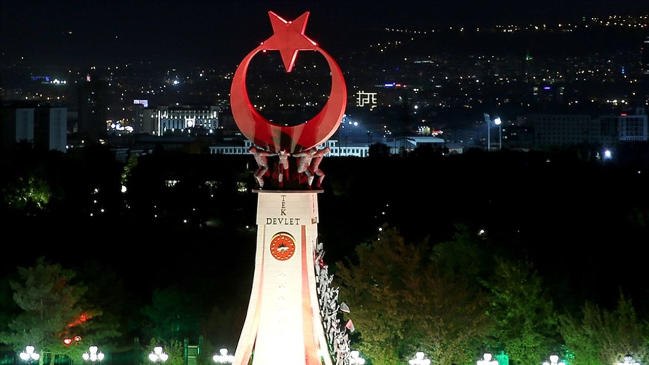 200 Gazetecinin Tanıklığında Demokrasi Mücadelesinin Unutulmaz Anları
