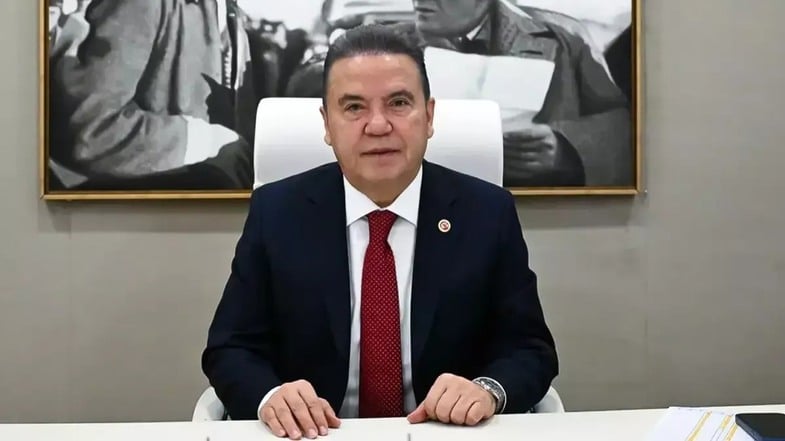 Antalya Büyükşehir Belediye Başkanı Muhittin Böcek Kimdir? Hayatı ve Siyasi Kariyeri