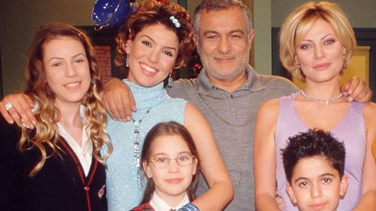 Sinem Kobal Hakkında Bilinmeyenler: Hayatı ve Kariyeri