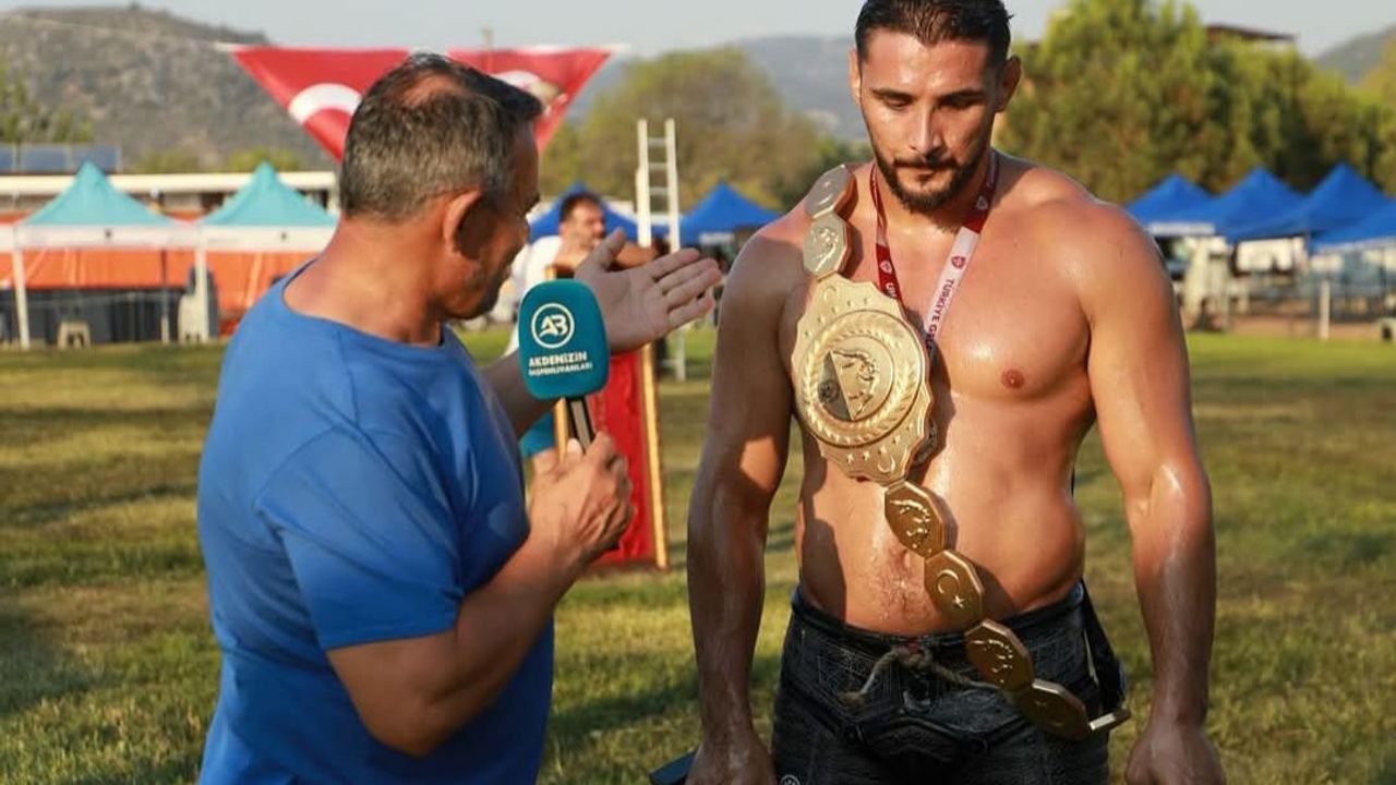 Sinoplu Pehlivan Mustafa Taş, Altın Kemerle Tarihe Geçti
