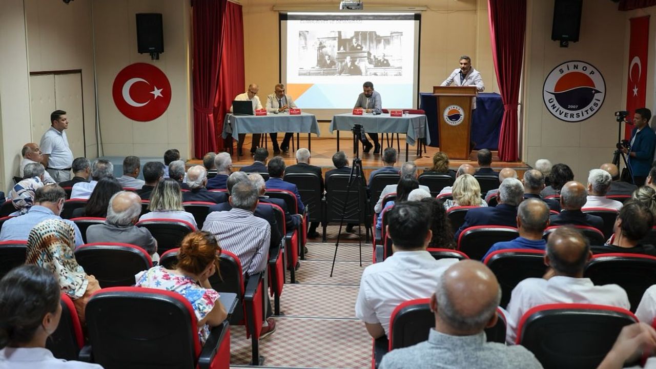 Sinop’ta Düzenlenen ‘Zaferin Adı Türkiye’ Paneli Büyük İlgi Gördü