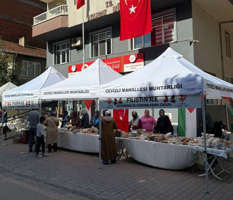 Ayancık’ta Filistin İçin Hayır Çarşısı Kuruldu