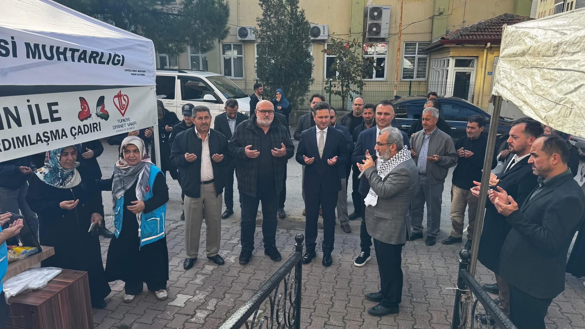 Ayancık’ta Filistin İçin Hayır Çarşısı Kuruldu