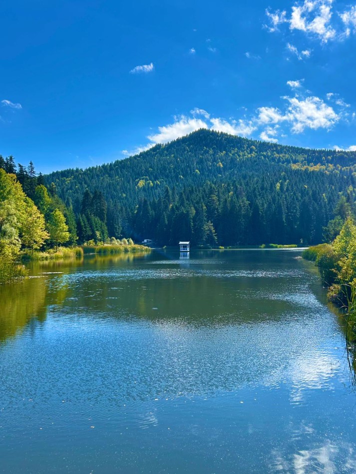 Akgöl Tabiat Parkı’nın Büyüleyici Güzelliği Kameralara Yansıdı