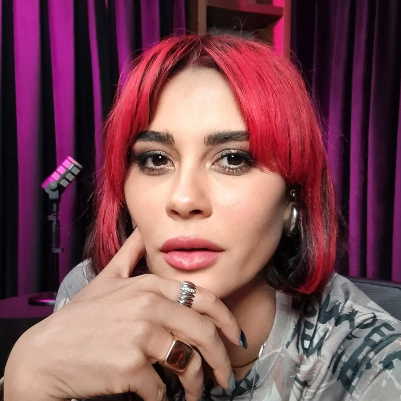 Asena Tuğal Kimdir?