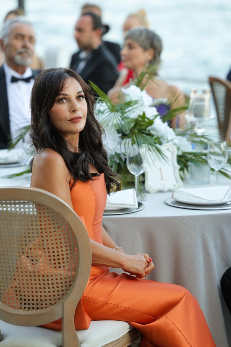 Aşk ve Gözyaşı Dizi Konusu ve Oyuncuları