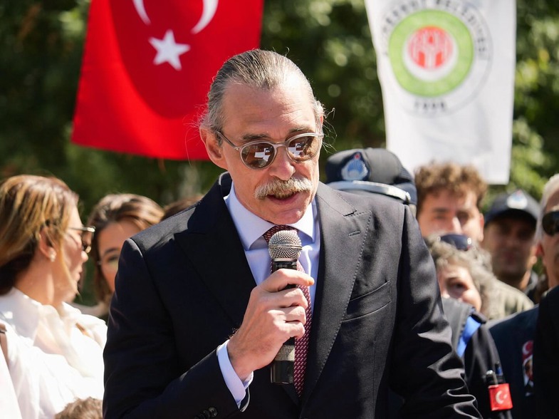 Erdal Beşikçioğlu'nun Hayatı ve Kariyerine Dair Bilinmeyenler