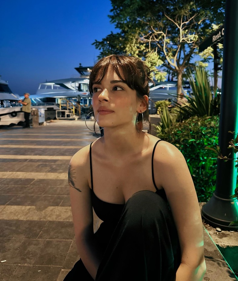 Helin Elveren Kimdir?