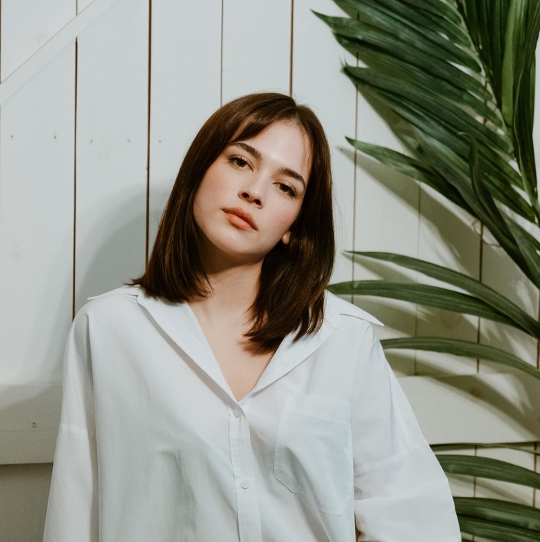 Helin Elveren Kimdir?