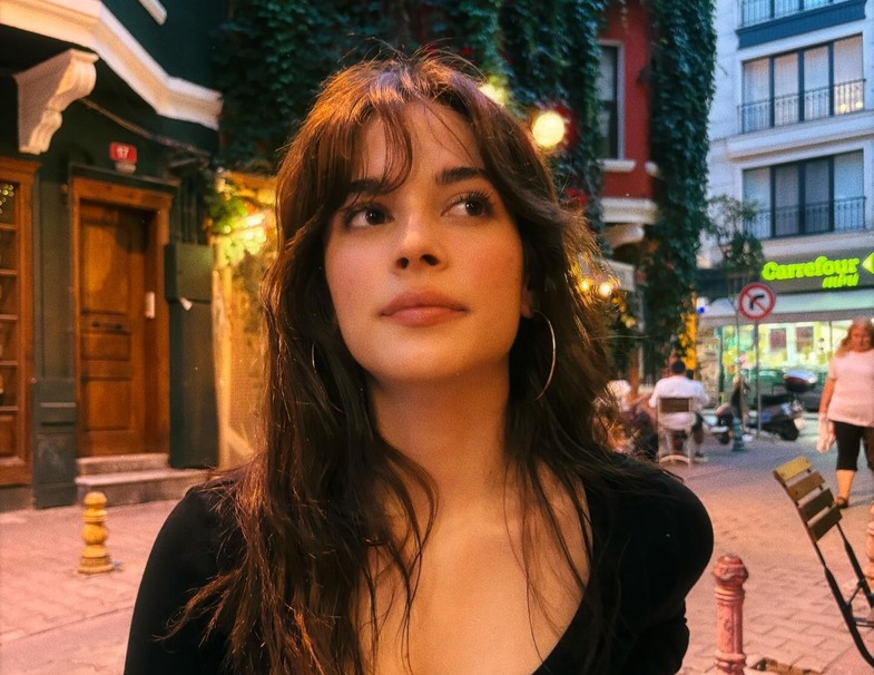 Helin Elveren Kimdir?