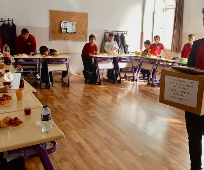 Ayancık’taki Okullardan Filistinli Çocuklara Destek