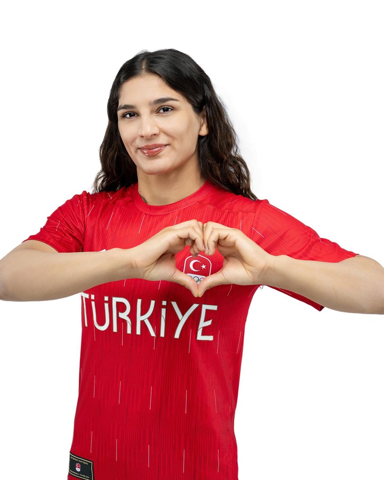 Nesrin Baş Hakkında Bilinmeyenler: Hayatı, Kariyeri ve Başarıları