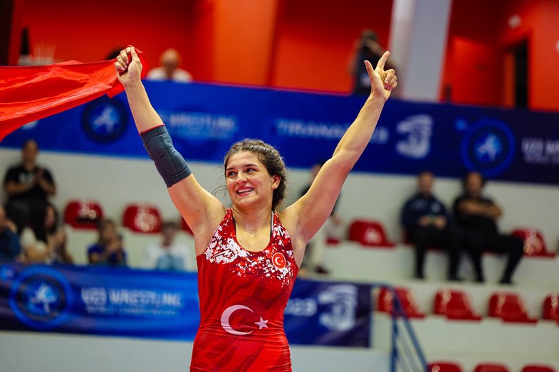 Nesrin Baş Hakkında Bilinmeyenler: Hayatı, Kariyeri ve Başarıları
