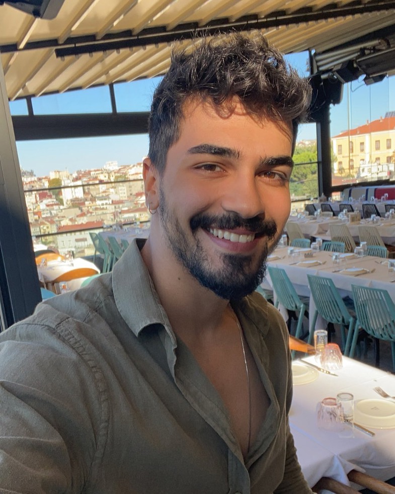 Oktay Ekinci Kimdir?