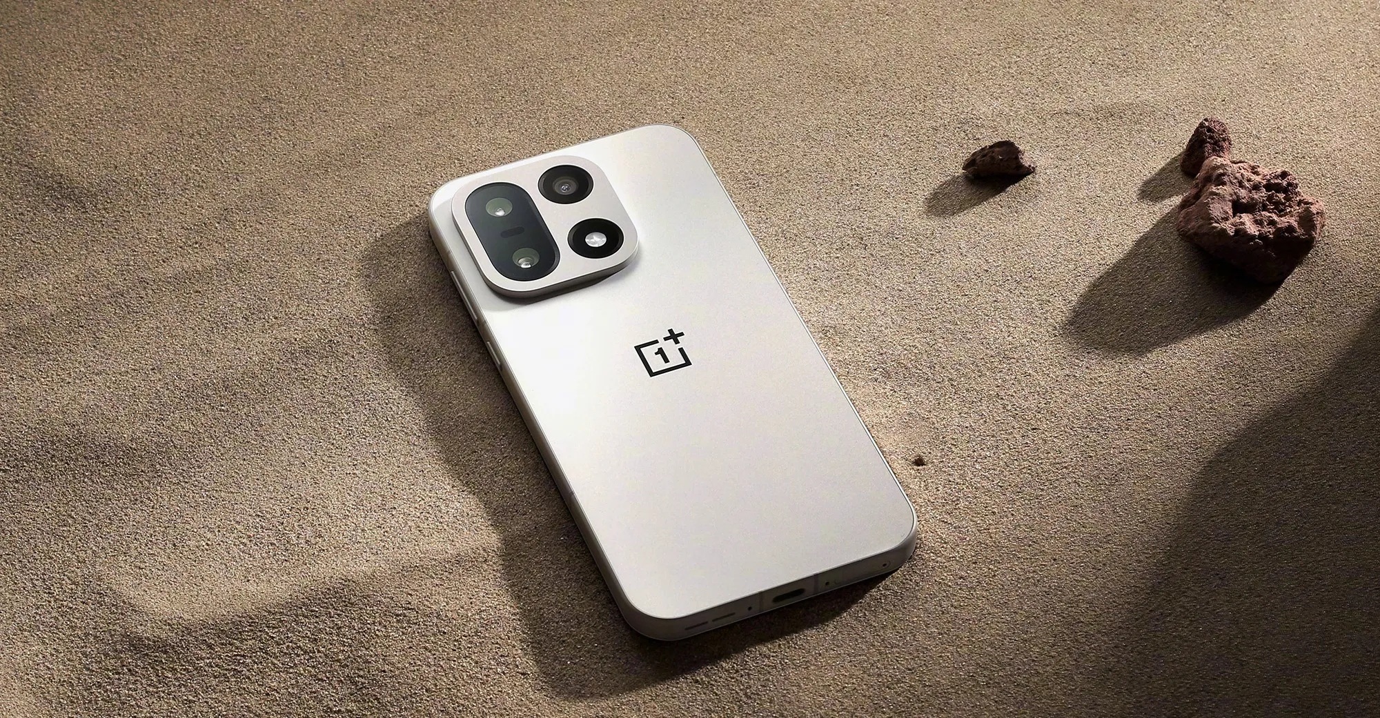 OnePlus 15 tanıtım görüntüleri ve çıkış tarihi paylaşıldı