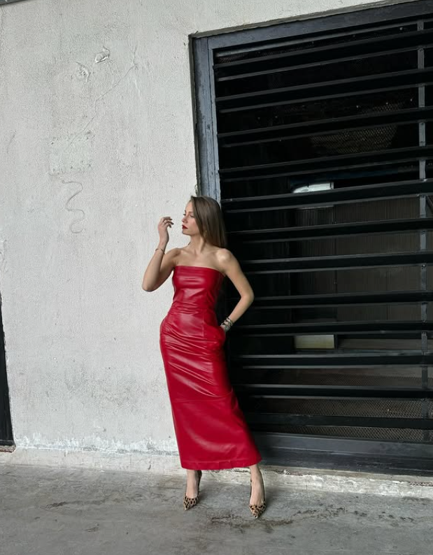 Serenay Sarıkaya Kimdir?