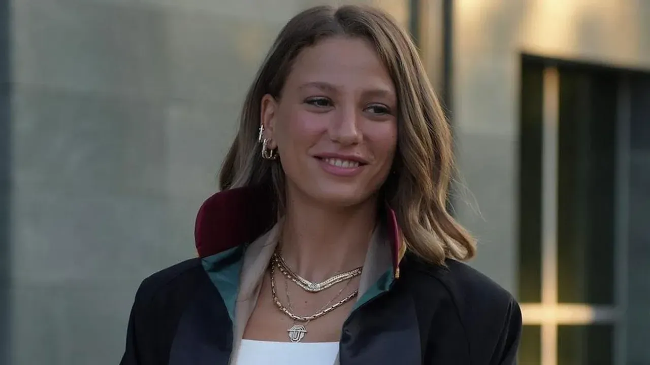 Serenay Sarıkaya Kimdir?