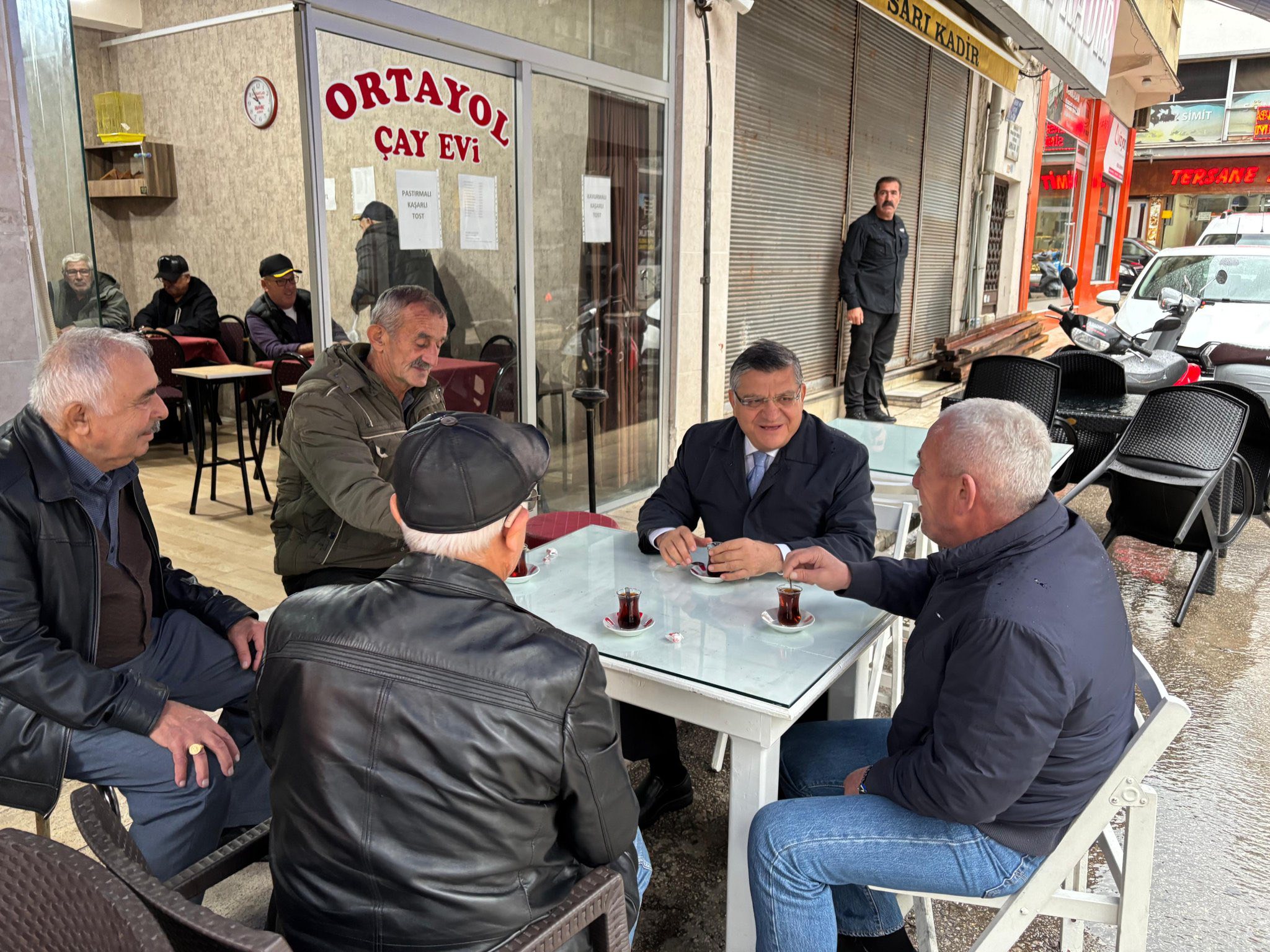 Vali Özarslan, Tersane merkezi Tersane mevkisindeki esnafla bir araya geldi