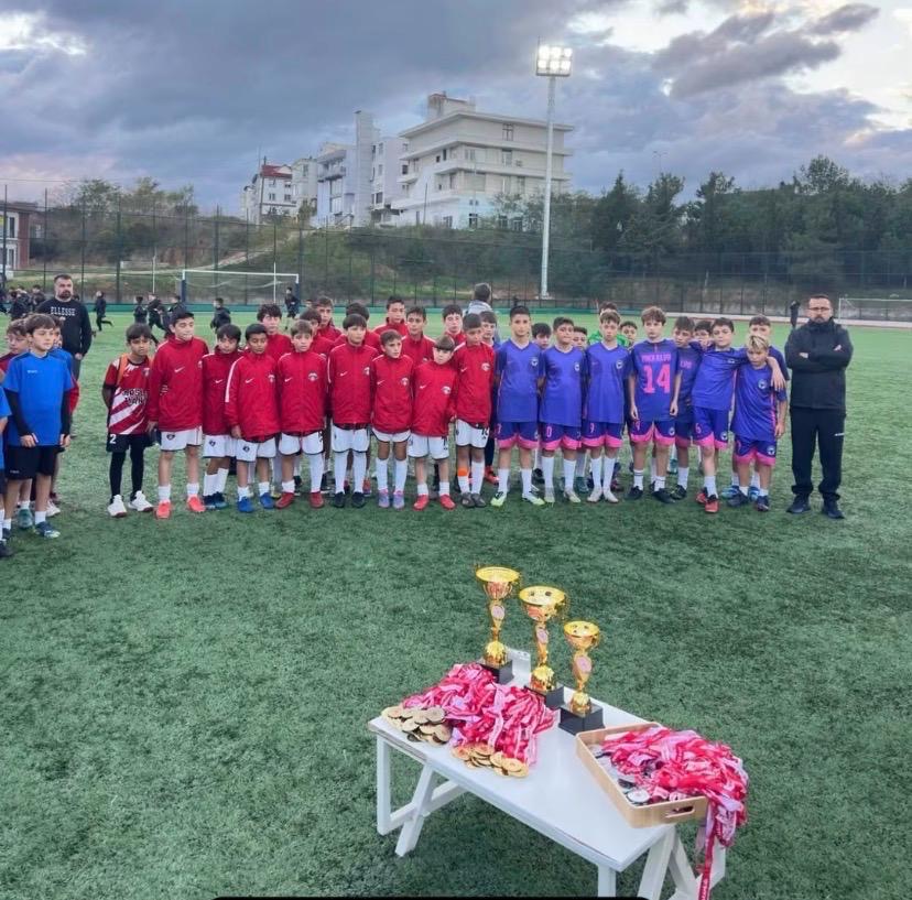 Ayancık Belediye Spor’dan 29 Ekim Cumhuriyet Kupası U-12 Futbol Turnuvası’nda Büyük Zafer!