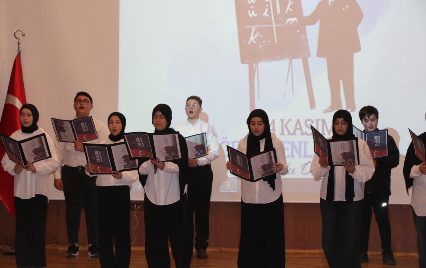 Ayancık’ta 24 Kasım Öğretmenler Günü Programı Düzenlendi