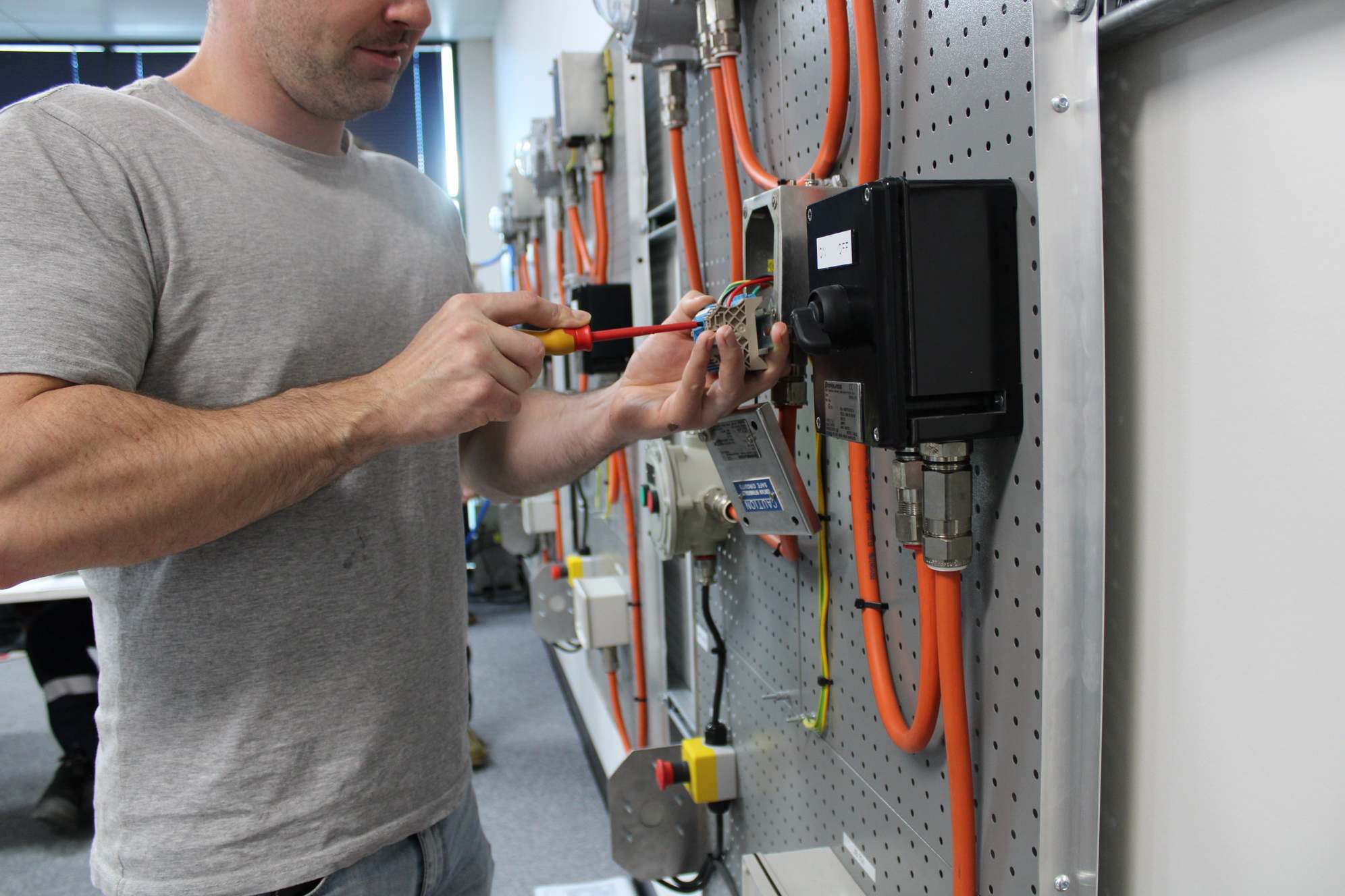 Yüksek Gerilim İşletme Sorumluluğu Yönetmelik Ve Mevzuatları