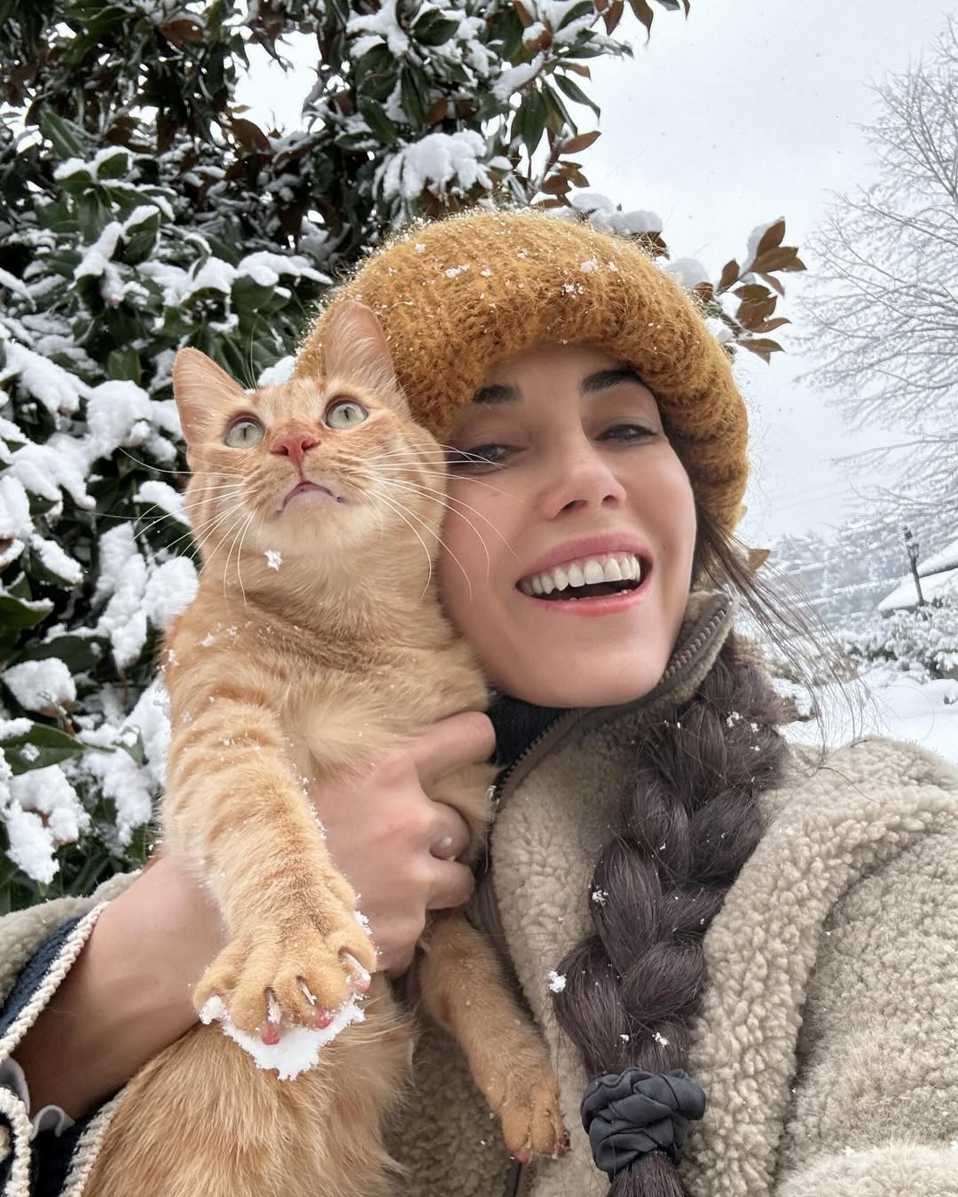 Cansu Dere Hakkında Bilinmeyenler ve Hayatına Yakından Bir Bakış