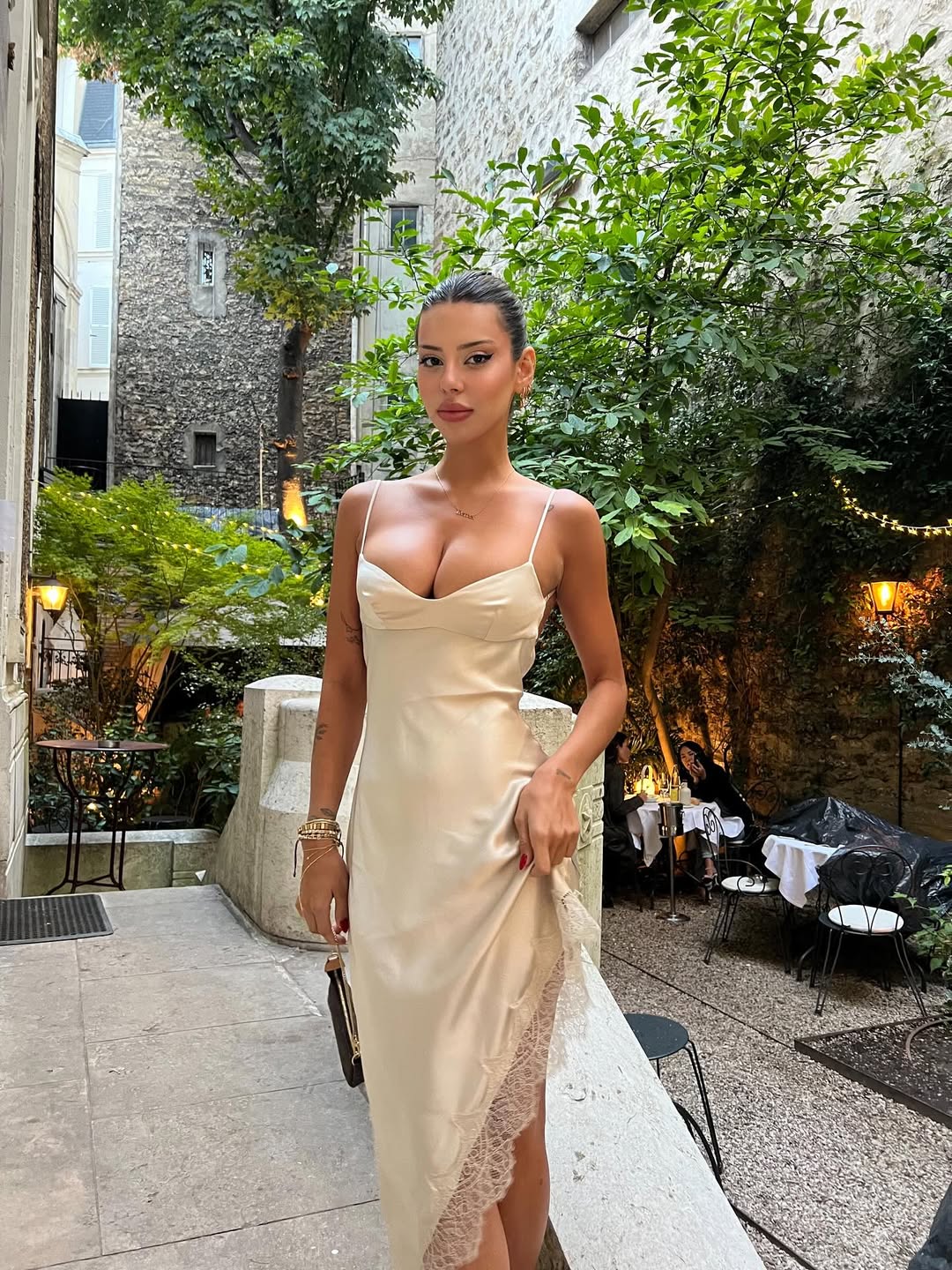 Demet Öztürk Hakkında Bilinmeyenler ve Hayat Hikayesi