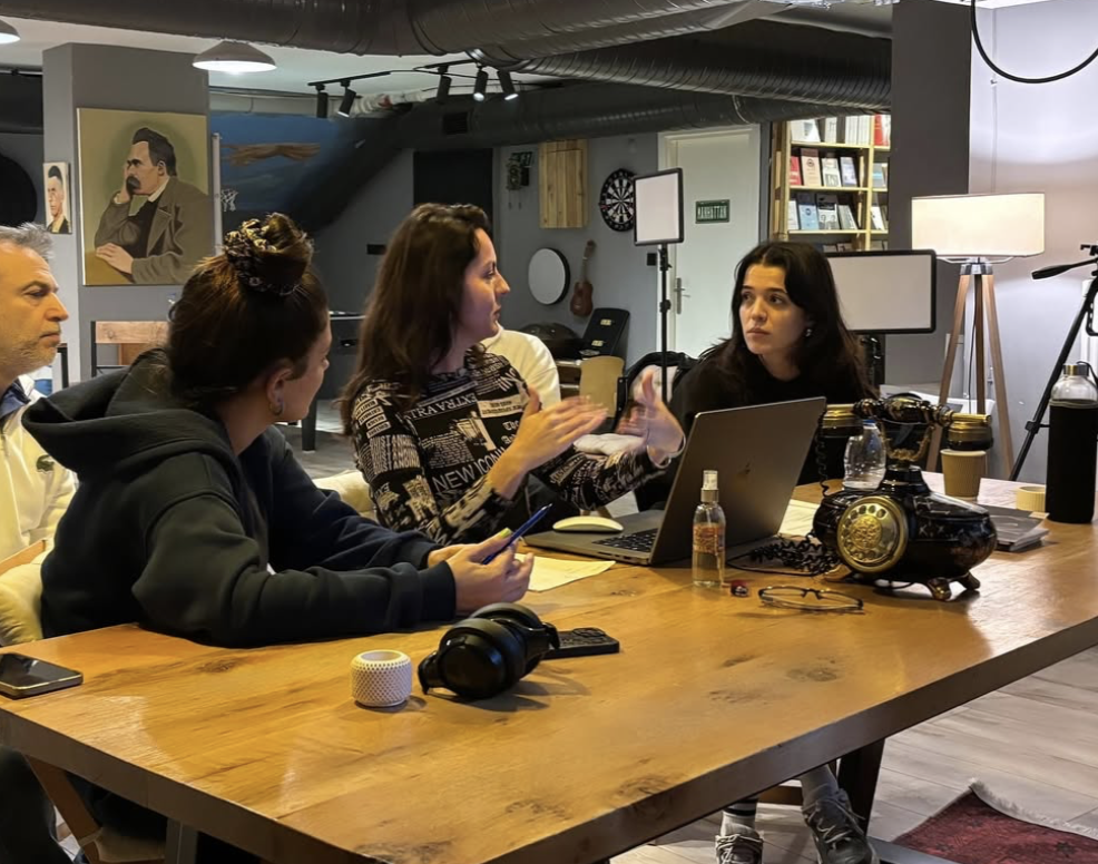 Gökçe Açıkgöz Kimdir?