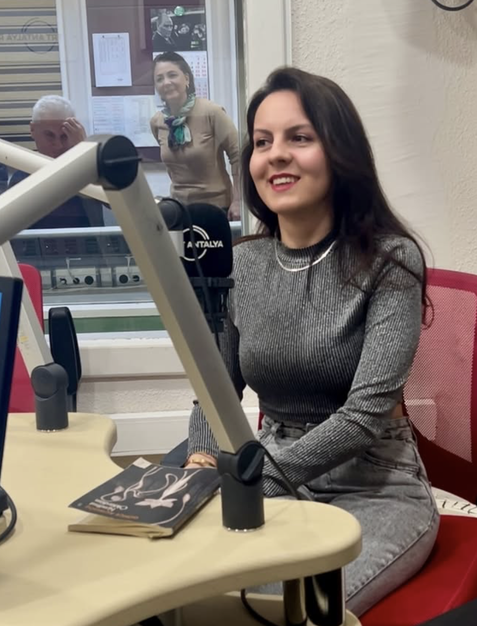 Gökçe Açıkgöz Kimdir?