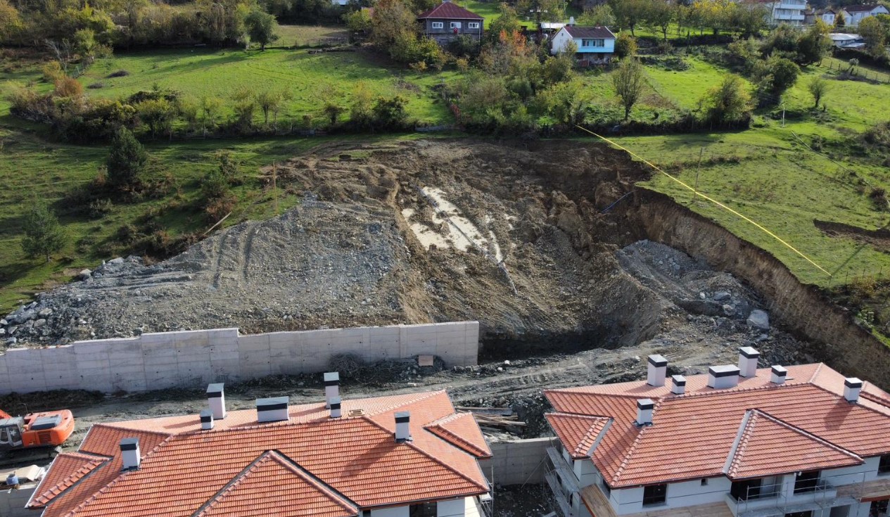 Ayancık Yenikonak’ta Heyelan
