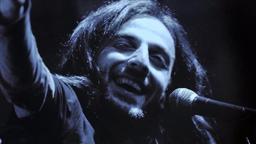 Kazım Koyuncu’nun Hayatı ve Müzik Kariyerine Derin Bir Bakış