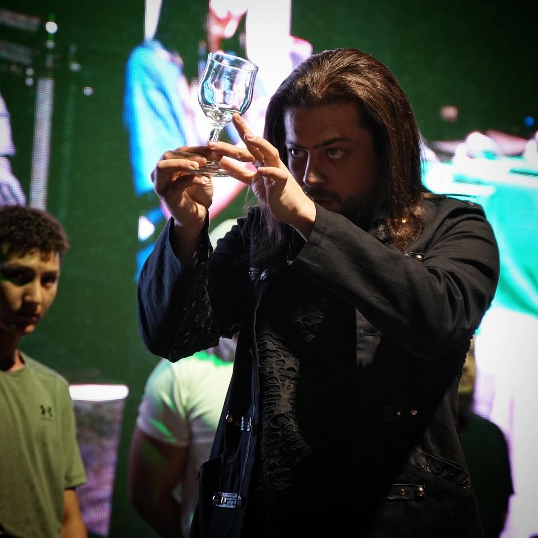 Aref Ghafouri Hakkında Bilinmeyenler: Hayatı ve Kariyerine Dair Detaylar