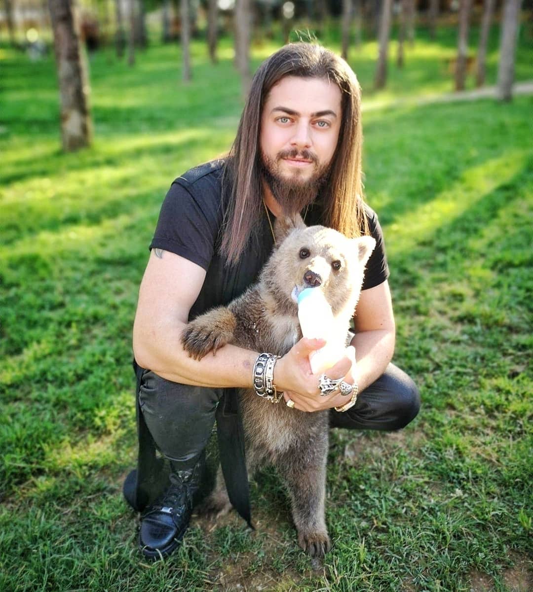 Aref Ghafouri Hakkında Bilinmeyenler: Hayatı ve Kariyerine Dair Detaylar