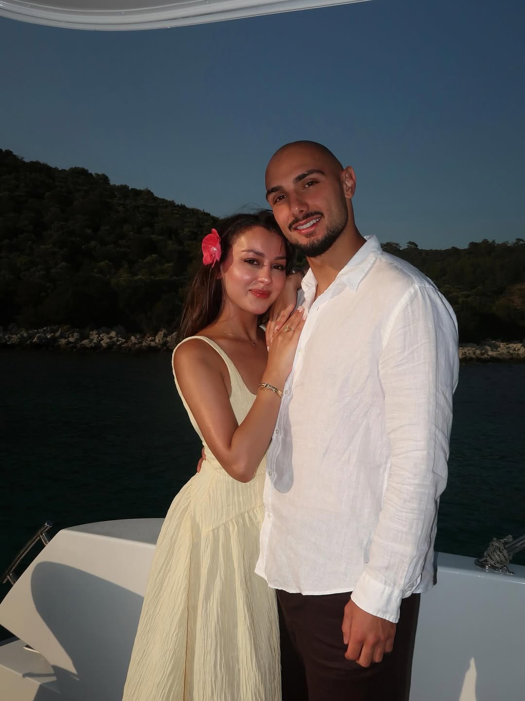 Asena Atalar Kimdir?