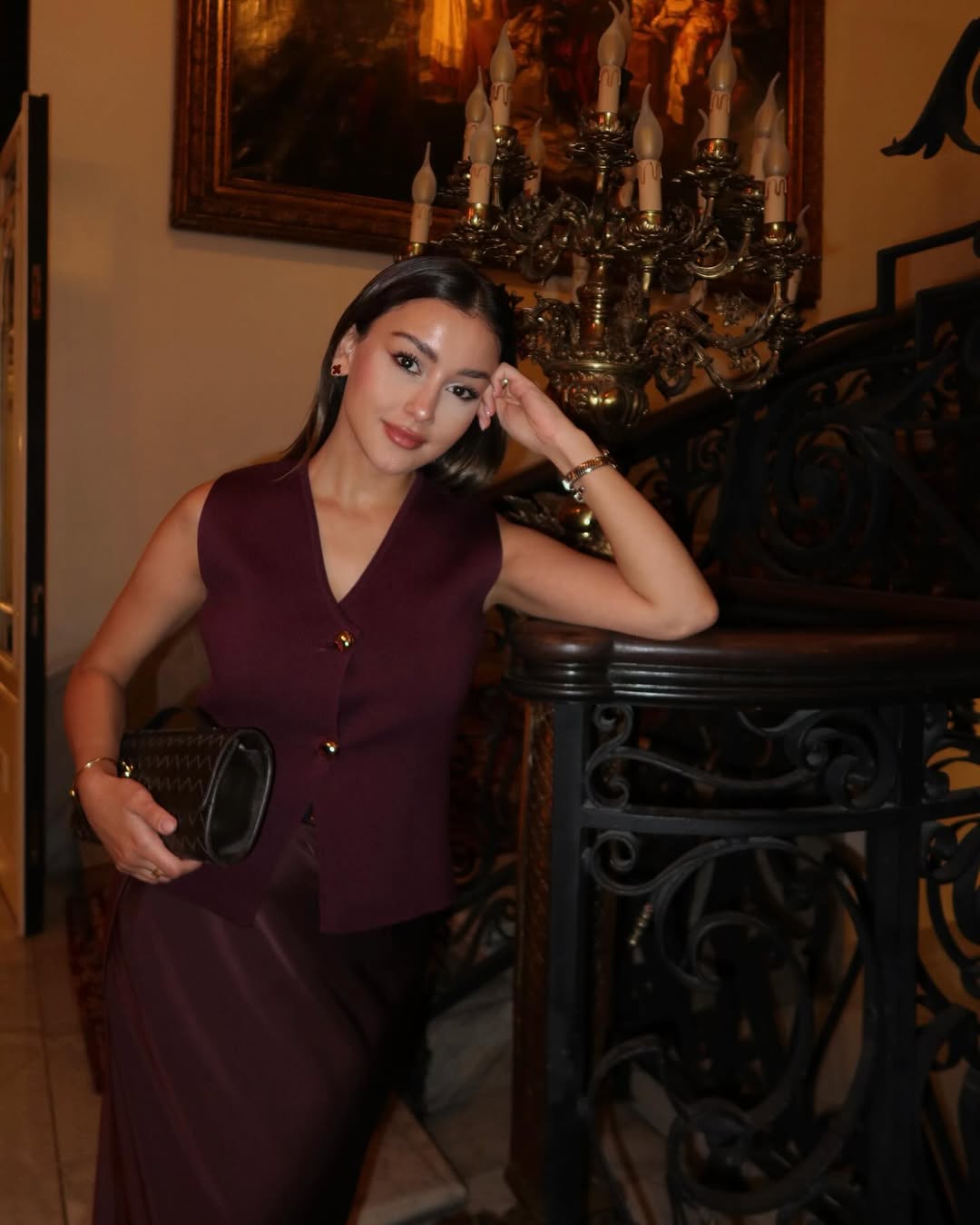 Asena Atalar Kimdir?