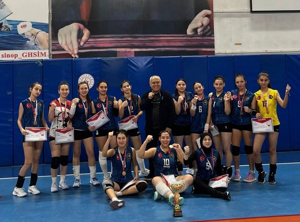 Ayancık Atatürk Anadolu Lisesi Şampiyon