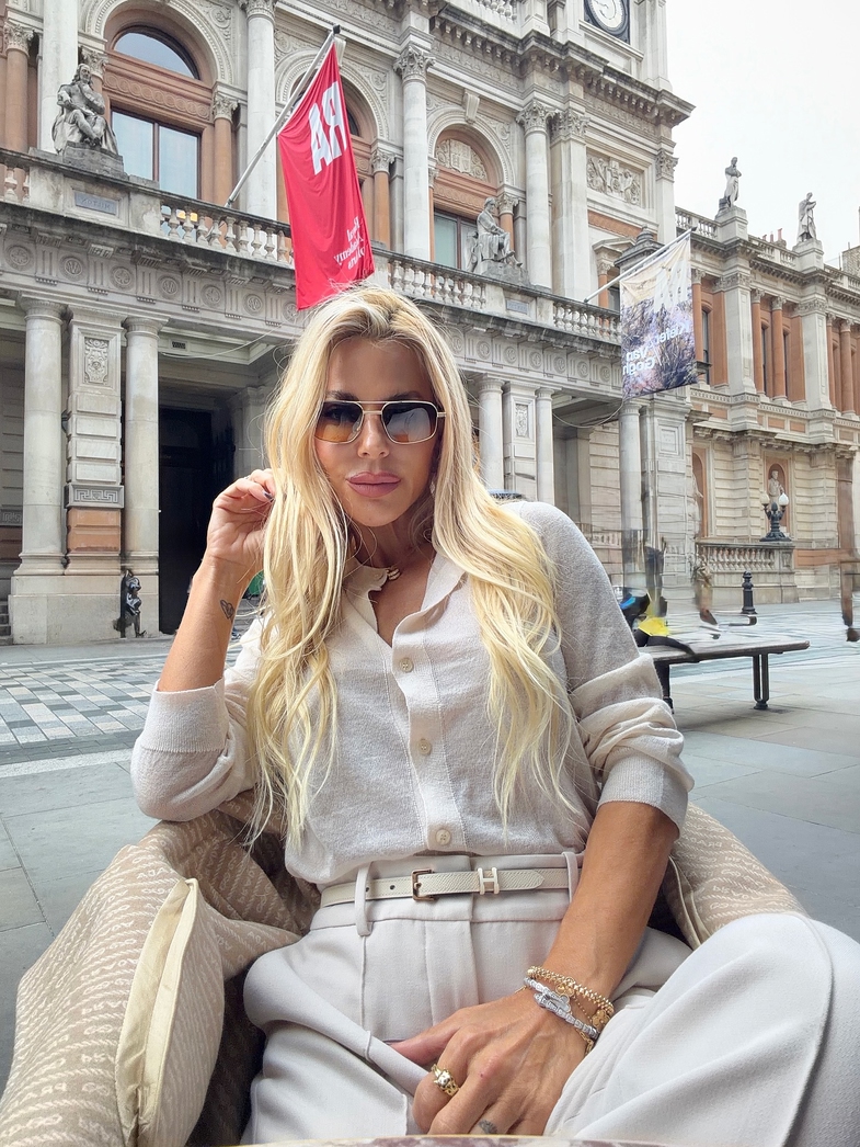 Burcu Şendir’in Hayatına Yakından Bakış: Kimdir, Ne Yapar?