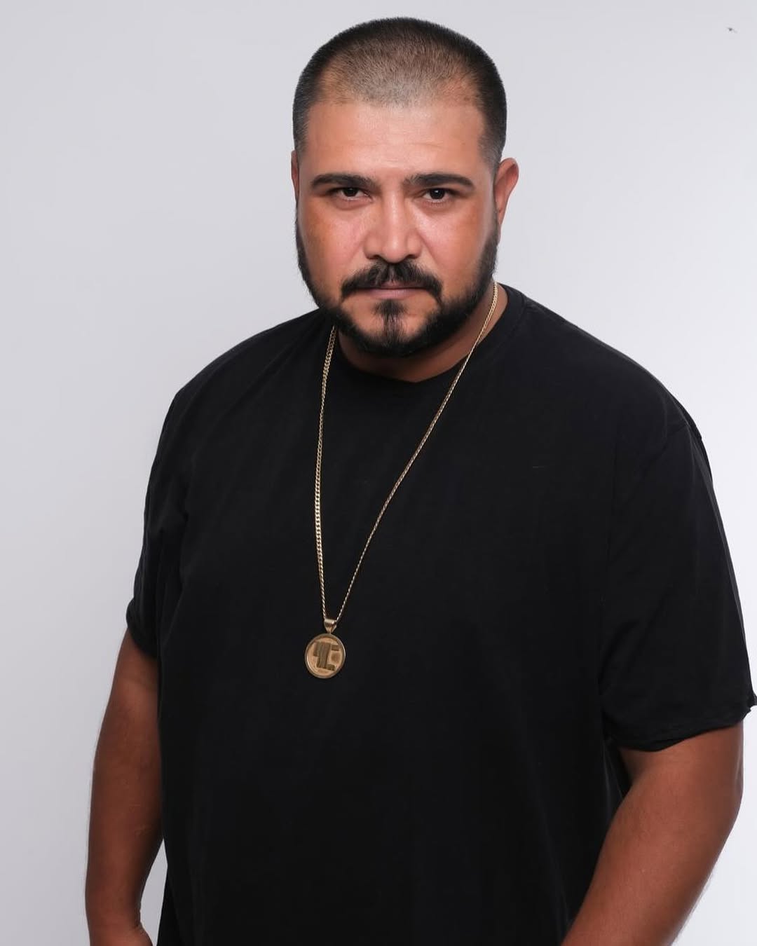 Yener Çevik Kimdir? Hayatı, Kariyeri ve Başarılarının Detaylı İncelemesi