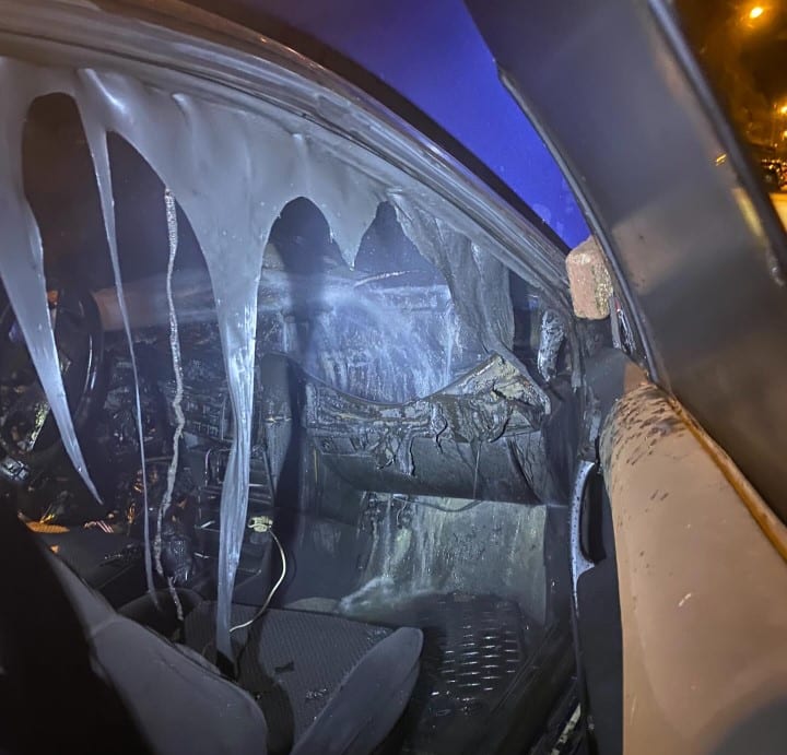 Ayancık’ta Park Halindeki Otomobilde Yangın Çıktı