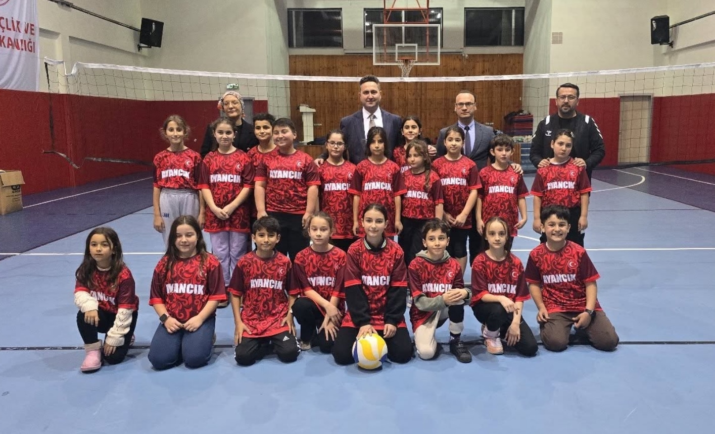 Ayancık’ta “Spor, Müzik ve Resim Çocuğun Cennetidir” Projesi Kursları Devam Ediyor