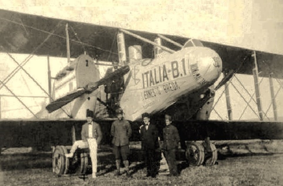 İTALYAN CAPRONI TAYYARESİ, VECİHİ HÜRKUŞ ve MAKİNİST İRFAN