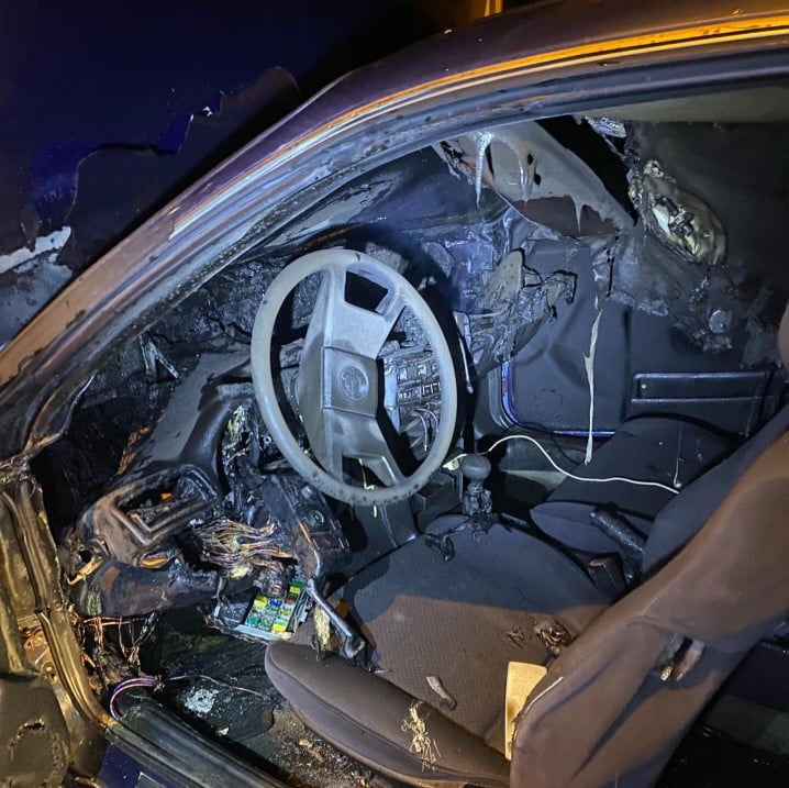 Ayancık’ta Park Halindeki Otomobilde Yangın Çıktı