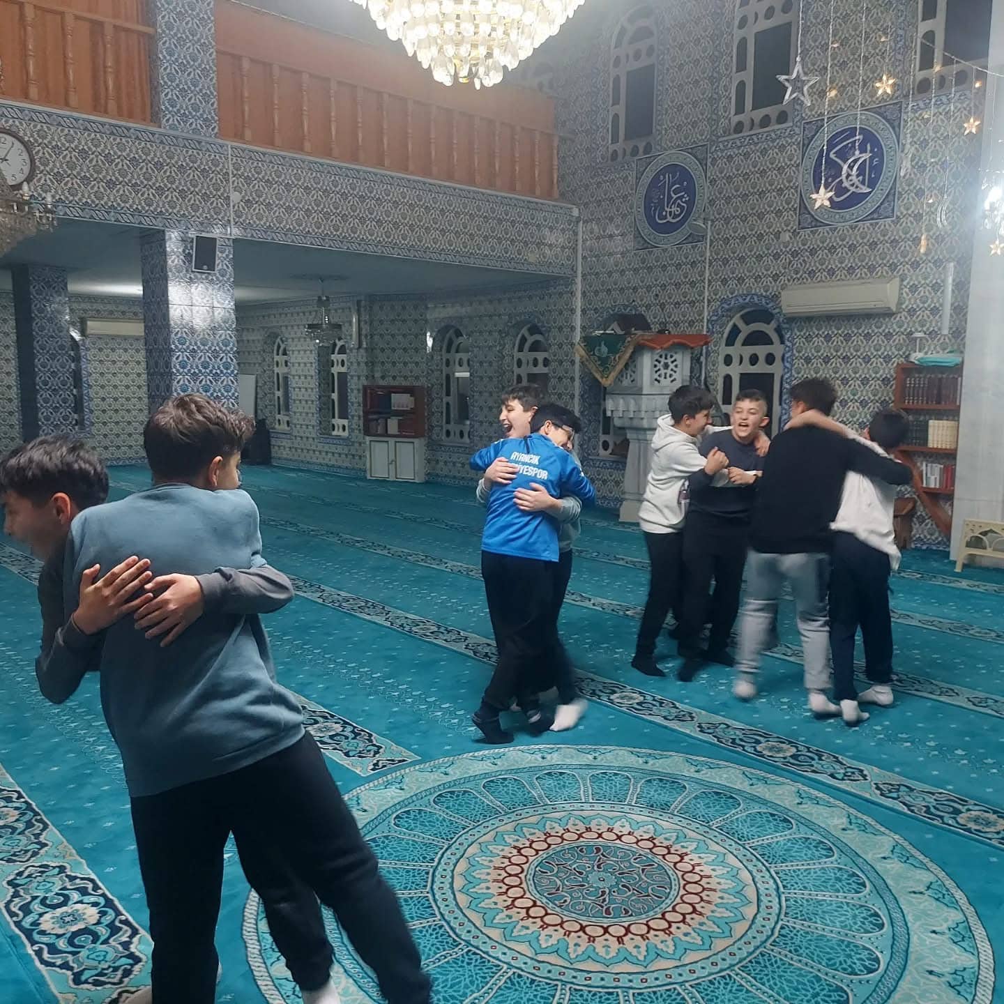 Ramazan ayında camiler gençlerin buluşma noktası oldu