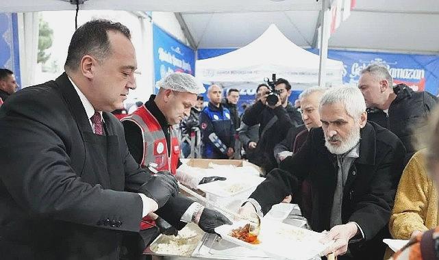 Başkan Besim Dutlulu Manisa’da Binlerce Vatandaşla İftar Sofrasında Bir Araya Geldi